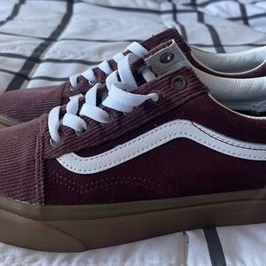Vans Low-Top Corduroy Sneakers in Burgundy with White Stripe